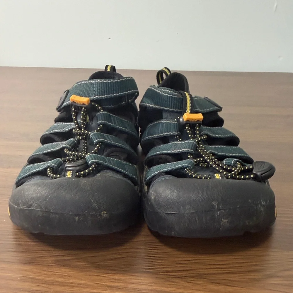 Keen Women's Black and Teal Green Sandals‎ Sz 6